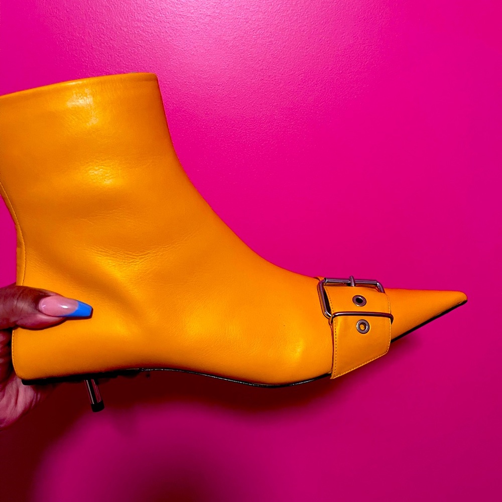 💛✨ BALENCIAGA Calf Skin Belt Bootie - Size 40.5/10